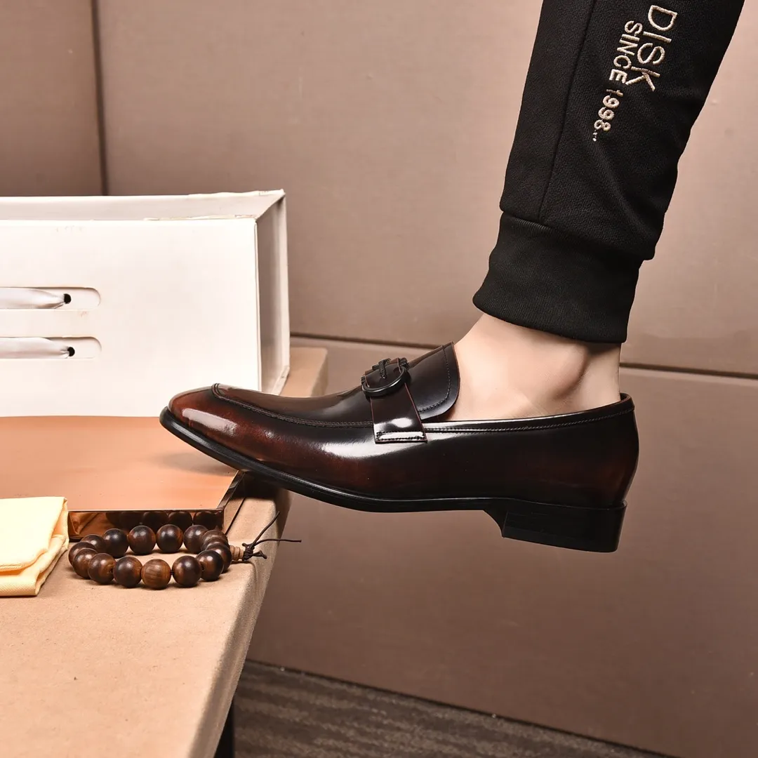 Men's shoes 💰540📛📛 (water-dyed cow lining) Salvatore Ferragamo high-end (Salvatore Ferragamo) is the world's top luxury footwear brand, coming from the fashion kingdom of Italy. It is famous all over the world for its traditional handmade design and novel styles... 🚶🏻🚶🏻New suit shoes are available simultaneously at the counter. This model is made of pure handmade imported Italian calfskin ➕soft water-dyed cowhide lining Original authentic outsole🌀🌀Size: 38➖44.
